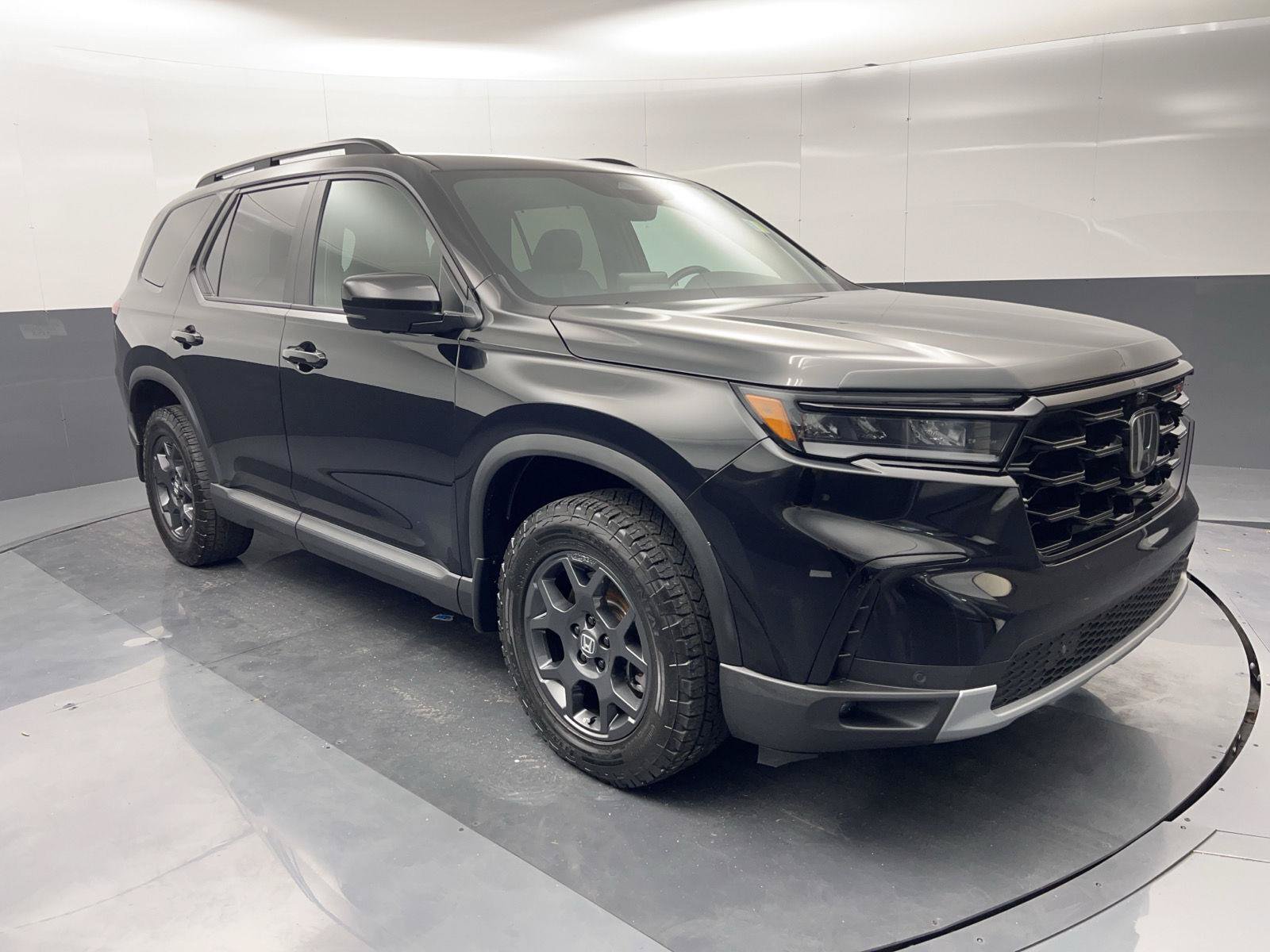Used 2025 Honda Pilot TrailSport image 38