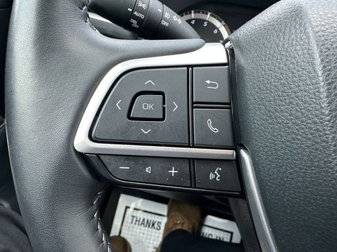 Used 2023 Toyota Highlander LE AWD/4WD image 21
