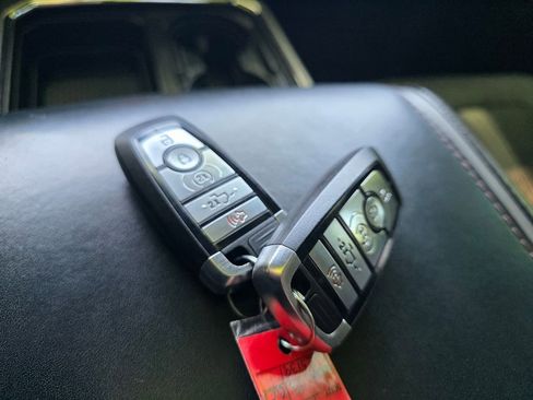 Used 2019 Ford F250 Platinum w/ Platinum Ultimate Package AWD/4WD image 32