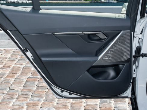 Used 2025 BMW 530i image 12