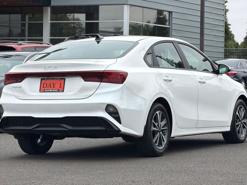 Used 2024 Kia Forte LXS FWD image 5