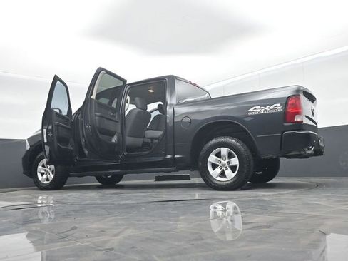 Used 2018 RAM 1500 Express AWD/4WD image 72