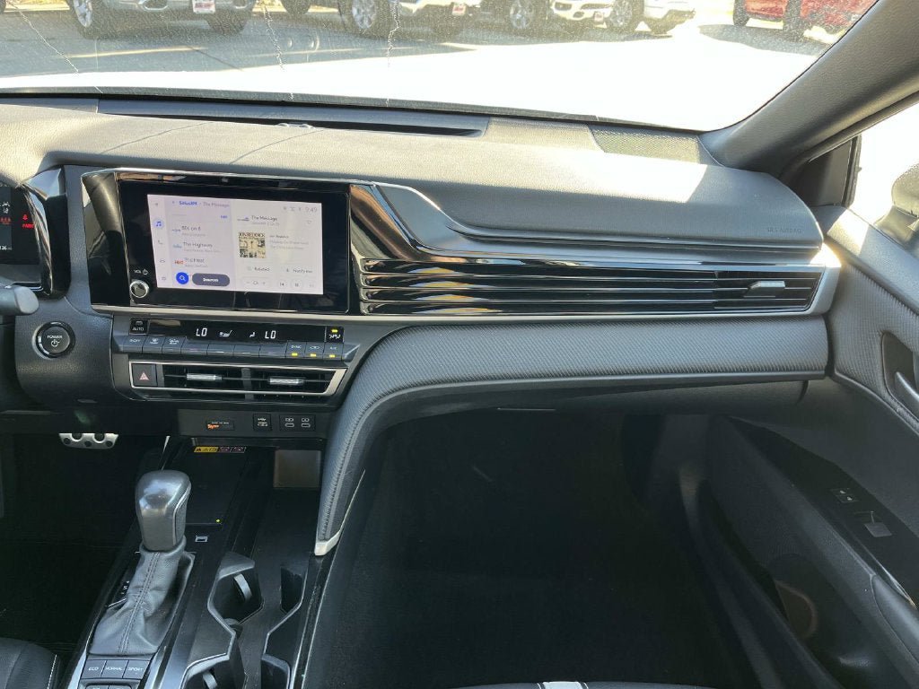 Used 2025 Toyota Camry SE FWD image 11