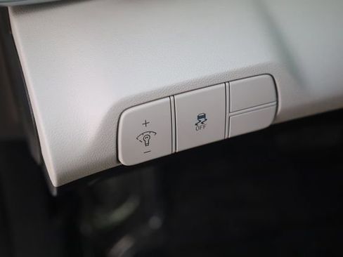 Certified 2025 Hyundai Elantra Limited image 10