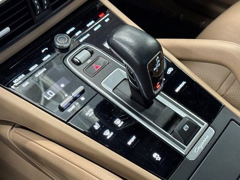 Used 2022 Porsche Cayenne AWD/4WD image 17