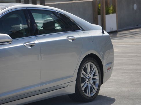 Used 2014 Lincoln MKZ Sedan 4D w/ Equipment Group 102A Reserve image 34