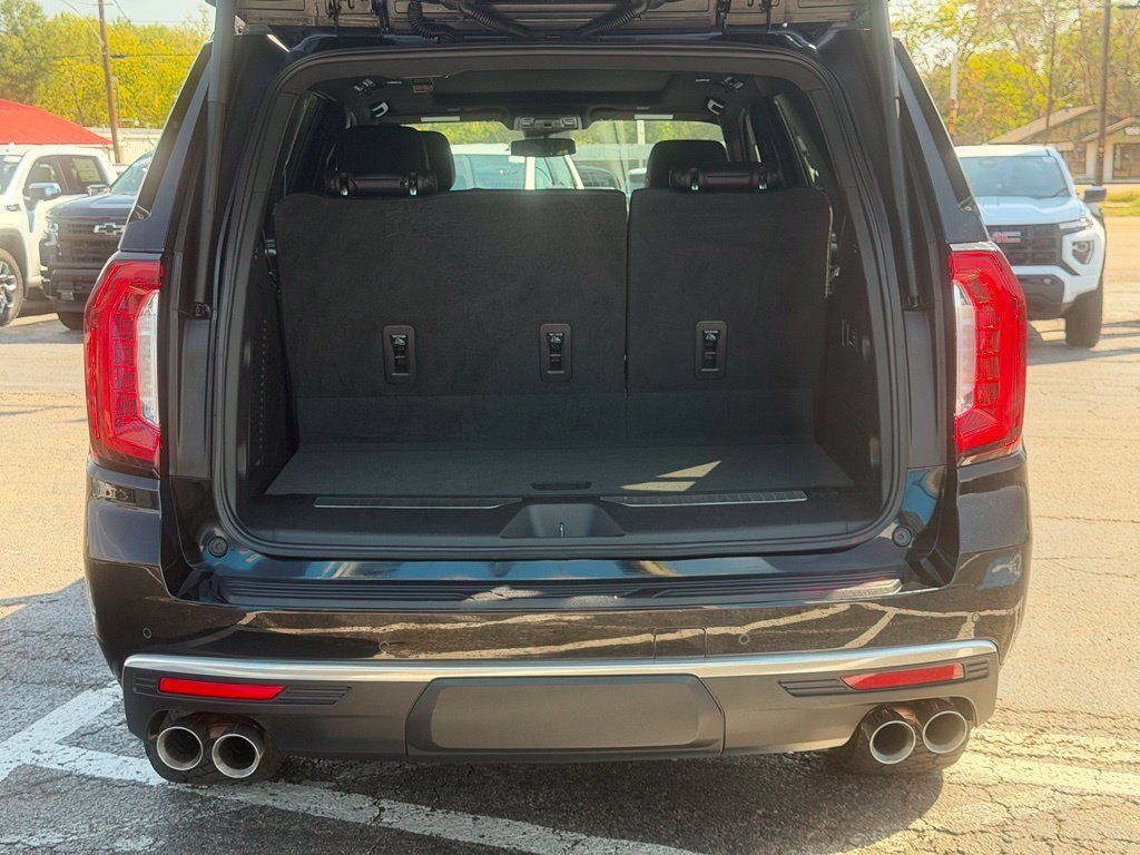 Used 2023 GMC Yukon Denali AWD/4WD image 8