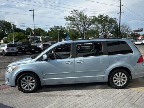 Used 2012 Volkswagen Routan SE FWD image 12