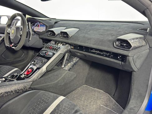 Used 2018 Lamborghini Huracan Performante image 15