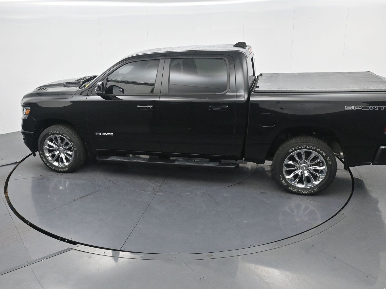Used 2023 RAM 1500 Laramie AWD/4WD image 23
