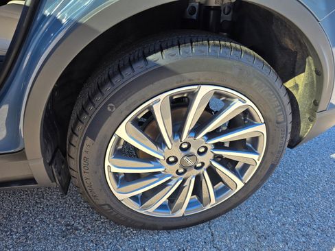 Used 2025 Lincoln Corsair Reserve w/ Towing Package image 14