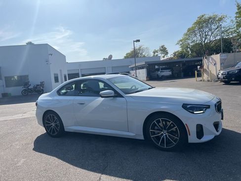 Used 2024 BMW 230i Coupe w/ Convenience Package RWD image 3