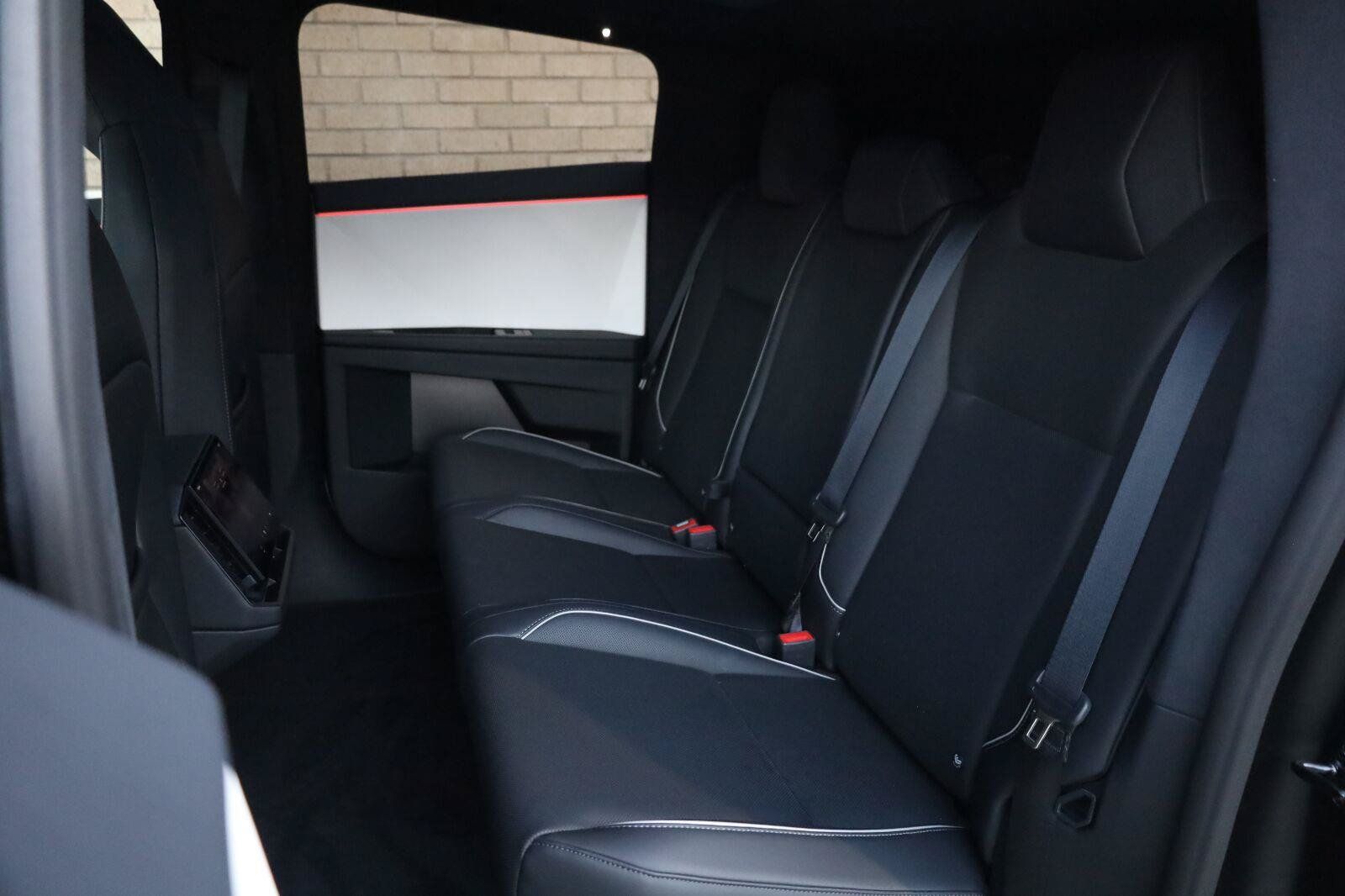 Used 2024 Tesla Cybertruck AWD Crew Cab image 23
