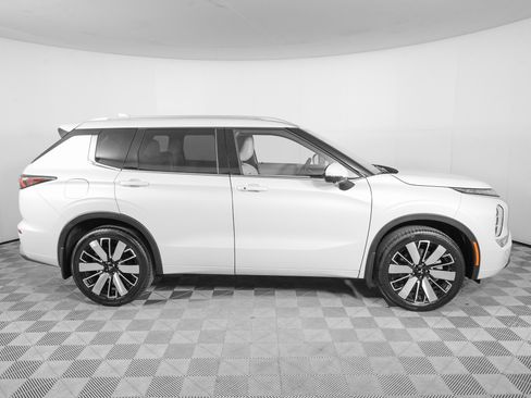 Used 2025 Mitsubishi Outlander SEL image 4