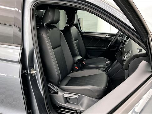 Used 2022 Volkswagen Tiguan SE R-Line FWD image 6