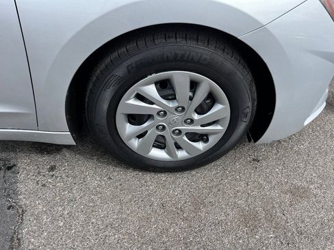 Used 2019 Hyundai Elantra SE image 42