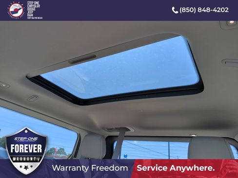 Used 2024 Jeep Wagoneer Series III w/ Premium Group I AWD/4WD image 31