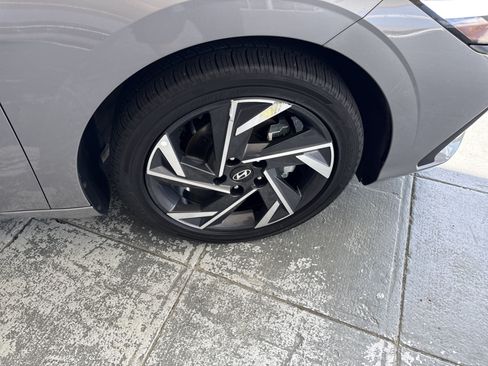 Used 2025 Hyundai Elantra SEL FWD image 12