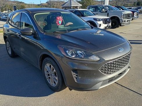 Used 2020 Ford Escape SE image 3