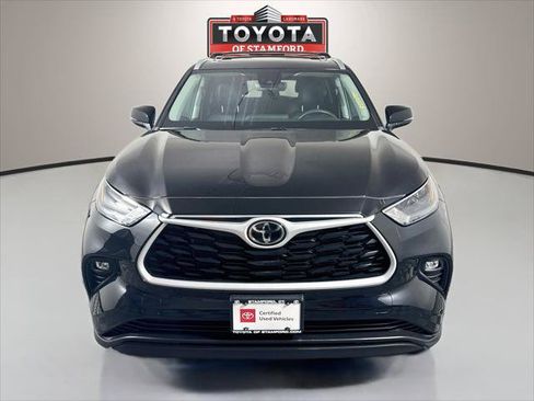 Certified 2024 Toyota Highlander XLE AWD/4WD image 2