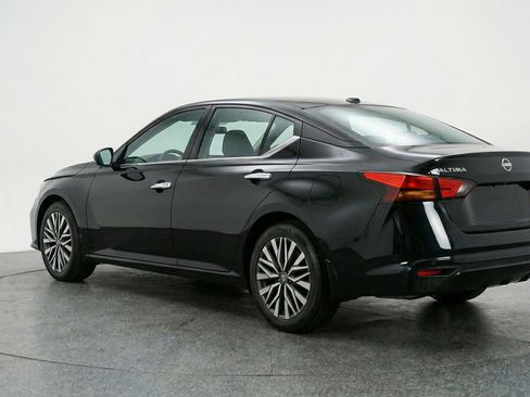 Used 2025 Nissan Altima 2.5 SV image 6