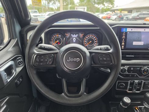 Used 2024 Jeep Gladiator Sport AWD/4WD image 12