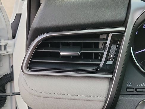 Used 2020 Toyota Camry LE image 30