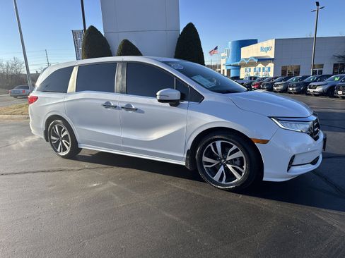 Used 2024 Honda Odyssey Touring image 1