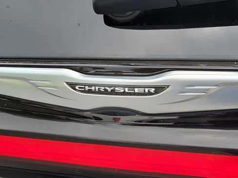 Used 2022 Chrysler Pacifica Touring-L FWD image 29