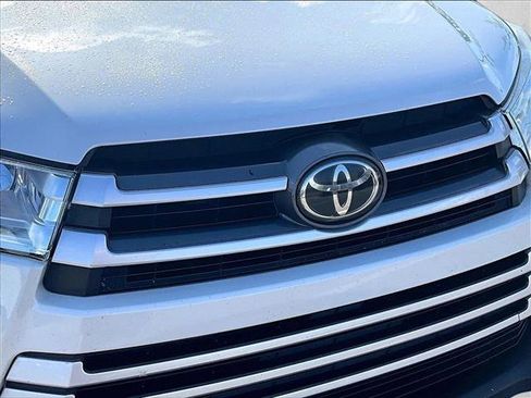 Used 2018 Toyota Highlander XLE image 28
