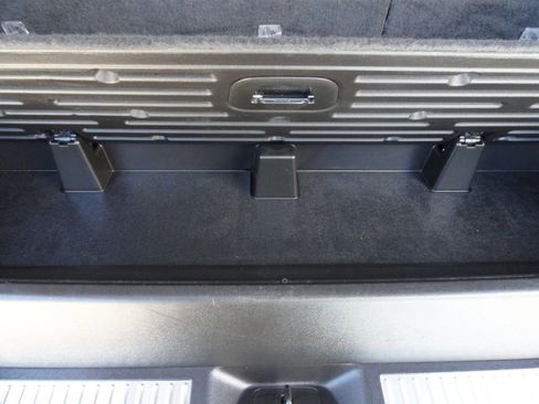 Used 2015 Cadillac Escalade Premium RWD image 18