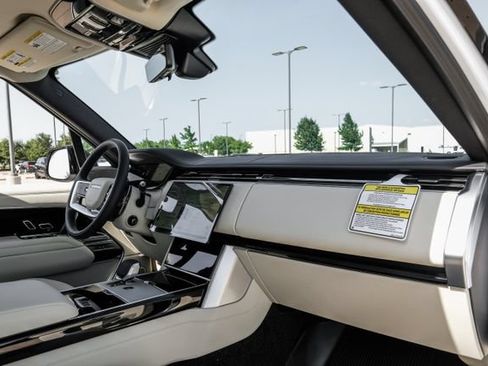 New 2026 Land Rover Range Rover Long Wheelbase SE AWD/4WD image 15