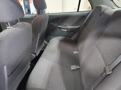 Used 2004 Kia Rio Base image 7