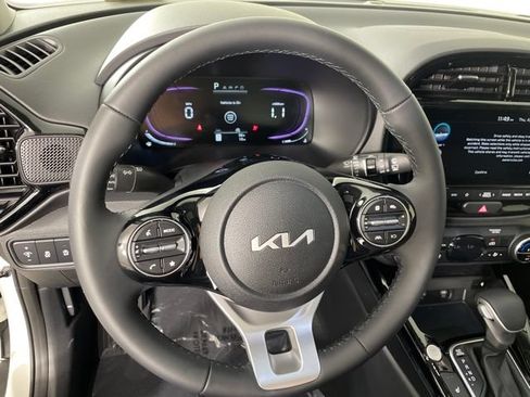 Used 2023 Kia Soul EX FWD image 16
