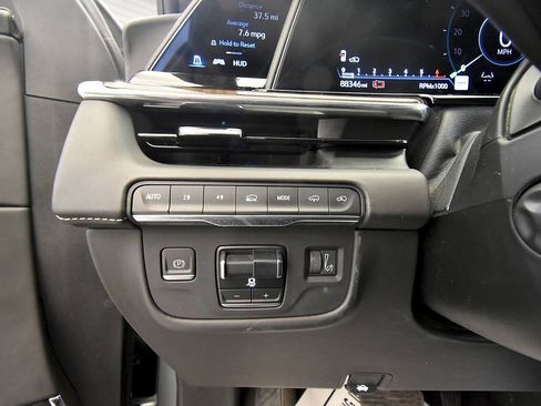 Used 2023 Cadillac Escalade Sport Platinum w/ LPO, ONYX Package AWD/4WD image 40