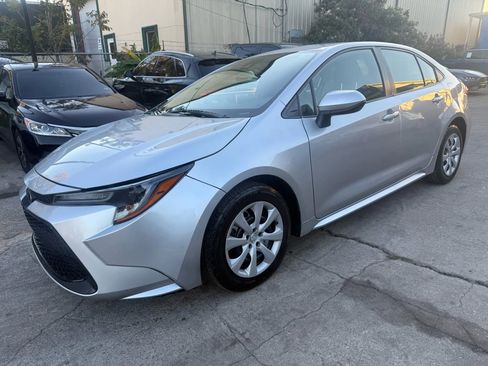 Used 2022 Toyota Corolla LE image 3