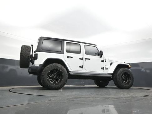 Used 2019 Jeep Wrangler Unlimited Sahara AWD/4WD image 29