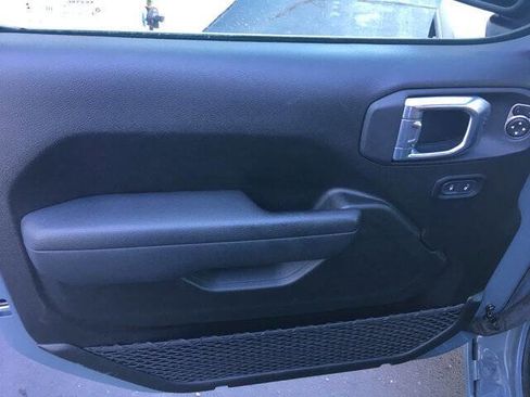 Used 2025 Jeep Wrangler Sport AWD/4WD image 14
