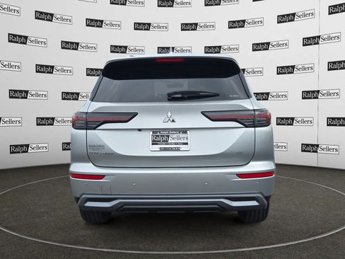 Used 2025 Mitsubishi Outlander SE AWD/4WD image 5