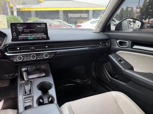 Used 2022 Honda Civic Touring image 23