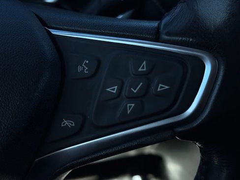 Used 2018 Chevrolet Equinox Premier image 26