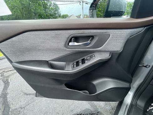 Certified 2023 Nissan Rogue SV AWD/4WD image 9