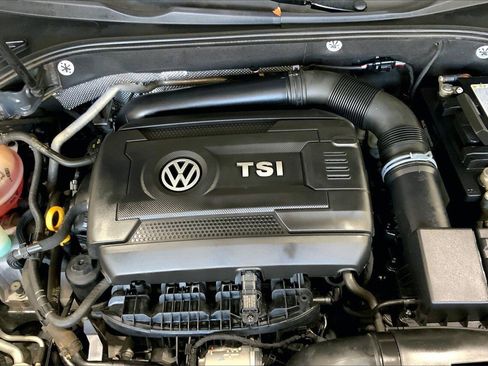 Used 2017 Volkswagen Passat 1.8T R-Line image 32