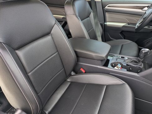 Used 2023 Volkswagen Atlas SE w/ Panoramic Sunroof Package FWD image 11
