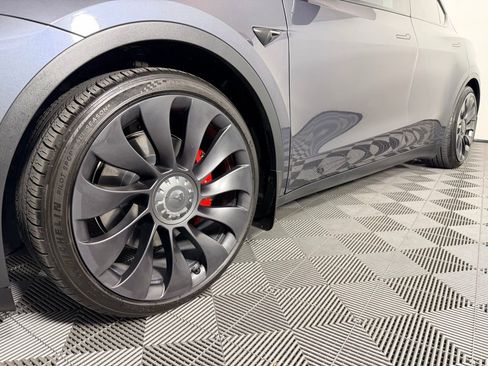 Used 2022 Tesla Model Y Performance image 11