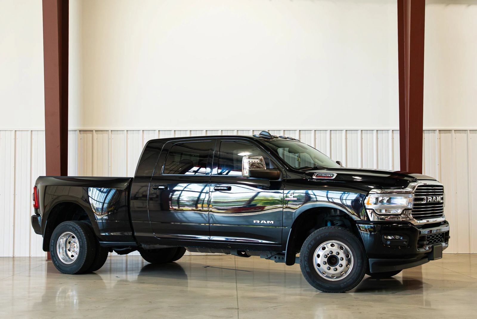 Used 2023 RAM 3500 Laramie AWD/4WD image 1