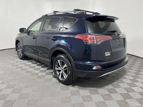 Used 2018 Toyota RAV4 XLE AWD/4WD image 5