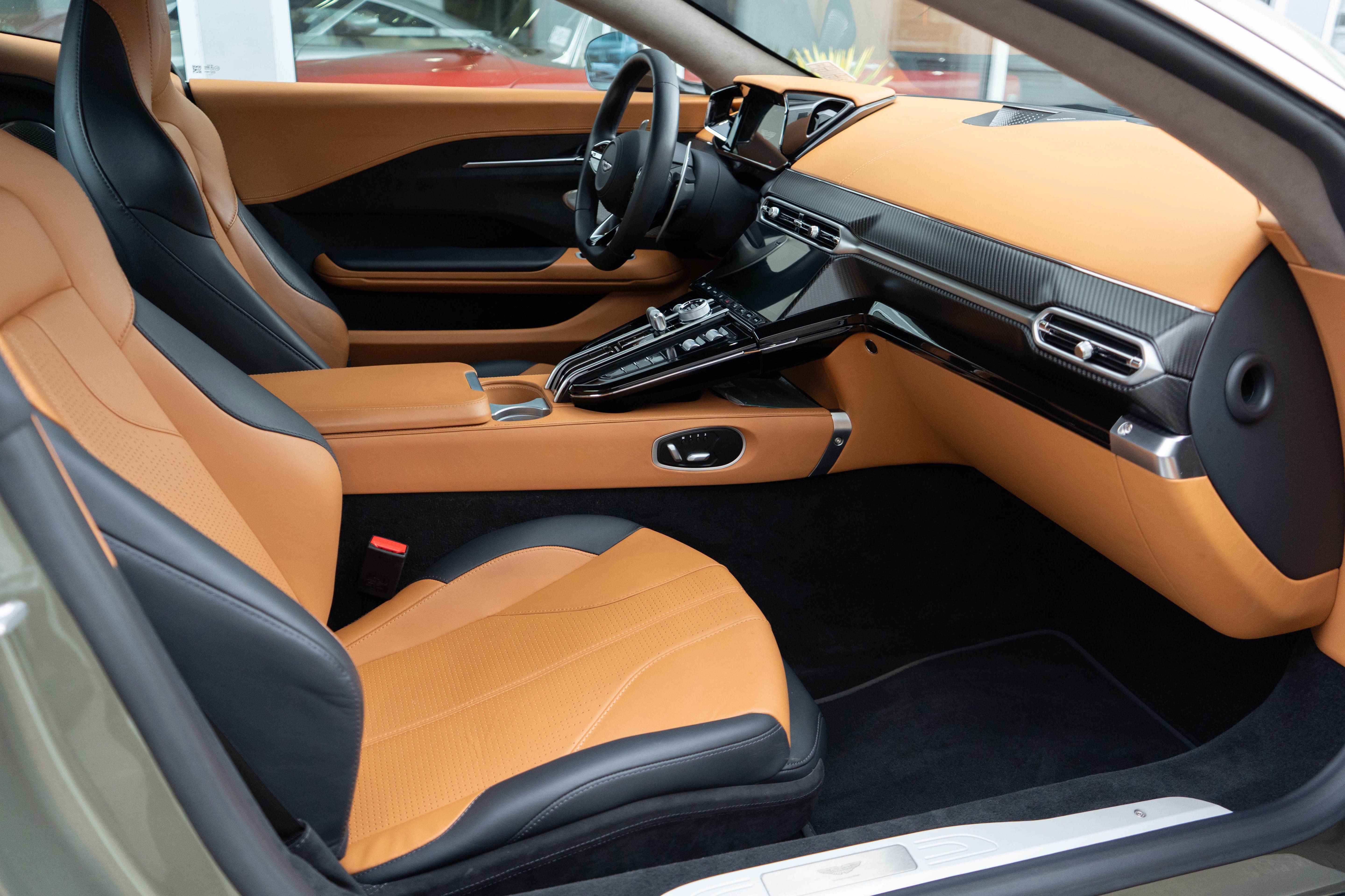 Used 2025 Aston Martin V8 Vantage Coupe RWD image 24