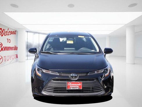 Certified 2025 Toyota Corolla LE FWD image 4