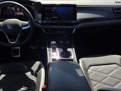 Used 2024 Volkswagen Atlas Peak Edition SEL image 13